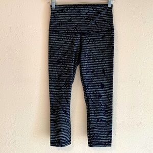 VEUC lululemon Crop feather and stripes size 6